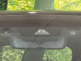【トヨタセーフティセンス】走行中に前方の車両等を認識し、衝突しそうな時は警報とブレーキで衝突回避と被害軽減をアシスト。より安全にドライブをお楽しみいただけます。