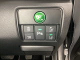 Hondaセンシング用の、VSA(ABS+TCS+横滑り抑制)解除と路外逸脱抑制機能のオンオフスイッチなどはハンドルの右側に装備しています。燃費に役立つECONボタンもここです。