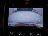 バックガイドモニター(リバース連動)で、後方を確認しながら安心して駐車することができます。運転初心者も熟練者も必須の機能ですよ!