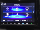 ホンダ純正ギャザズディスプレイオーディオ。フルセグTV、Bluetoothオーディオ対応でお気に入りの音楽をお楽しみいただけます。