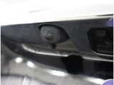 バックモニター付なので後退時に後方が見えるので安心。 車は構造上、死角がたくさんなので万が一を考えると必須ですね。 あくまで補助の為の装備、バックは目視で確認する事が重要ですよ。