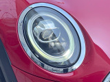 ●LEDヘッドライト:夜間走行時も良好な視界を確保し安心して運転できる高輝度LEDヘッドライトを装備!点灯速度が早く、消費電力も抑えられています。