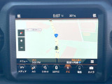 ●Jeep純正ナビ:一体感のあるナビは、高級感ある車内を演出してくれます。Bluetooth再生などオーディオ機能も充実しておりますので、運転もより楽しめます♪