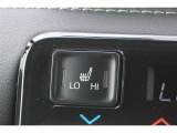 運転席と助手席にシートヒーターが付いています。