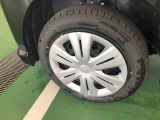 オシャレは足元から。フルホイールキャップ付いてます。
