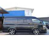 【H30年式/ハイエースワイドバン/ガソリン2.7L4WD/両側小窓付き】フローリング&times;ベッドキッド