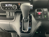 オートマチックシフトレバーは、手になじみ操作しやすい形状で安全運転にもつながります♪