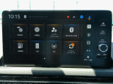 GoogleマップやGoogleアシスタント、GooglePlayを車内で利用可能。音声操作でナビや音楽、通話などを快適に操作でき、大画面で見やすさも向上。毎日のドライブをより便利にサポートします。