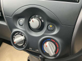 エアコン操作ボタンになります。簡単な操作で運転も楽々です♪