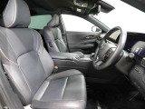ゆったり室内で運転もしやすいです♪使い勝手の良い配置も考えられています!!