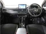 ◆視界広々で非常に運転しやすくロングドライブでも疲れを感じさせないすっきりとまとまったインパネ周りです。