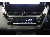 ★エアコンはオートタイプが装着済みです!オートモードにしておけば、車内温度を設定するだけで風の料や吹き出し口の切り替えを機械が行ってくれます!一年中快適な環境を作れますよ♪