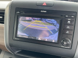 バック駐車が苦手な方や、初めてのお車で不安な方でも後方をナビ画面に映してくれるので、ラクラク停められます。