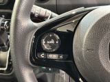 ステアリングにオーディオ操作スイッチが付いています。オーディオ画面に直接タッチしなくても操作が出来ますので、運転に集中できます。