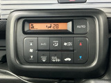 オートエアコン付きです!お好みの温度をセットするだけでエアコンの風量などを自動でコントロール。快適な車内でお過ごしいただけます。