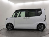 両側パワースライドドア付きだから、狭い駐車スペースなどでの 乗り降りラクラク!小さなお子さまのいるご家庭には嬉しい装備。