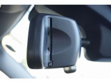 BMW純正のミラー一体型ETC車載器を装備しています。運転席からの視界を遮ることなく、インテリアの洗練されたデザインを損なわないスマートな配置が特徴です。