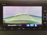 【バックカメラ】運転が苦手な方も車庫入れラクラクです!ギアをリバースに入れれば自動的に切り換わりますので、面倒な操作は不要です♪狭い駐車場もお車を傷つけず安心ですね!