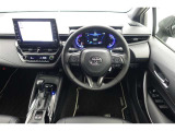 スポーティームード溢れる運転席周りですね。 クイックなドライビングに対応できるよな運転席回りになっています。 ドライブがますます楽しくなりますね!