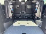 積み下ろしのしやすいデッキにはたっぷりと荷物を積み込んでいただけます。遊びから仕事まで、様々なシーンで頼れます♪