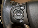 【ステアリングリモコン】ステアリングにオーディオ調節可能なスイッチが装備されていますので運転中でも視線をそらさずにオーディオの調節が可能です!