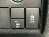 室内からミラーの開閉が可能な電動格納ミラー、車がカーブの外側へ膨らんだり内側へ巻き込んだりする挙動を防止し安定した走行をサポートする横滑り防止装置付きです!