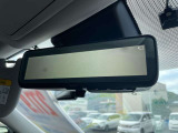 【デジタルインナーミラー】後席の大きな荷物や同乗者で後方が確認しづらい時でも安心!カメラが撮影した車両後方の映像をルームミラー内に表示して安全確保!