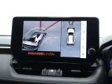 パノラミックビューモニター装備!サイドクリアランスビュー/コーナリングビュー・車両に取り付けたフロント、サイド、バックカメラの映像を合成して画面上に表示させ、車両をうしろ上空から見たような映像を表示。