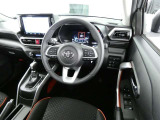 【運転席】運転席周りの画像です。プロの手で隅々までクリーニングしています。ご来店いただき実際に見てみてくださいね☆
