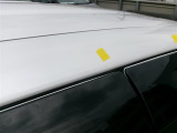 ルーフの運転席側中央付近にキズがあります。
