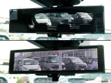 インテリジェント ルームミラーは、車両後方のカメラ映像をミラー面に映し出すので、車内の状況や、天候などに影響されず、いつでもクリアな後方視界が得られます。