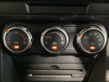 空調スイッチ類は最近流行のタッチパネル式ではなく、運転中でも直感的に操作できるダイヤル式を採用しております。