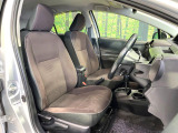 運転席まわりには十分なスペースがあり、大柄な方でもゆったり運転していただける環境です。