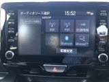 Bluetooth(ブルートゥース)接続機能付き。スマートフォンなどからお気に入りの音楽をワイヤレス再生できます。ドライブがさらに楽しくなりますね。