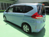 リモコンや運転席のスイッチ、ドアハンドルの操作で自動開閉のスライドドアです。荷物の多いときなどに便利です。