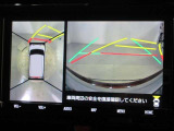 パノラミックビューモニター付きです。車両を上から見たような映像をディスプレイオーディオ画面に表示。運転席からの目視だけでは見にくい、車両周辺の状況をリアルタイムでしっかり確認できます。