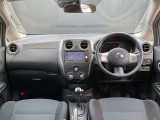 運転席周りになります。内装色はブラックです。