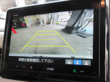 安心して車庫入れができる、リバース連動リアカメラが装着されております。狭い駐車場はもちろん、雨の日や夜間でもストレスなく運転して頂けます。