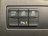 運転席脇のクラスタースイッチ部分にはパーキングセンサー、その他走行系スイッチを集中配置しております。