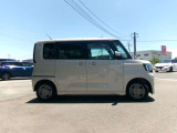 スライドドアですので、狭い駐車場での、乗り降りも、しやすく便利です。