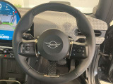 また、MINI正規認定中古車は、エマージェンシーサービスが自動付帯。24時間365日、皆様のカーライフをサポートいたします。確かな安心のうえで、「駆けぬける歓び」をご堪能ください。