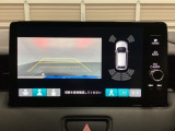 バックでの車庫入れも安心です!リアカメラが付いているバックモニター付のナビディスプレイを装備しております。バンパーについているソナーや、操作線もついており距離感も画面から確認できます。