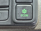 ワンタッチで省燃費走行をサポートするECONスイッチを装備。