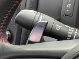 GT-R]の走行性能を最大限発揮できるパドルシフトが付いています。