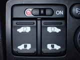運転席からもスライドドアをボタン操作でスピーディーに開閉できます!またスマートキーでも操作できるので便利です。