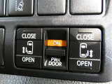 電動スライドドアのスイッチで車内からもスライドドアの開閉ができます。イージークローザー機能で半ドアになることも防止してくれます。