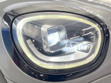 ●LEDヘッドライト:夜間走行時も良好な視界を確保し安心して運転できる高輝度LEDヘッドライトを装備!点灯速度が早く、消費電力も抑えられています。