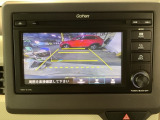 バックモニター付きで、車庫入れやバック時の後方確認をサポート。