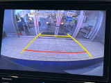 【バックカメラ】駐車時に後方がリアルタイム映像で確認できます。大型商業施設や立体駐車場での駐車時や、夜間のバック時に大活躍!運転スキルに関わらず、今や必須となった装備のひとつです!