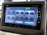 CD、DVD、Bluetooth、AM、FM、AUX、スマートフォン接続ができます。